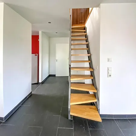 Midi-maisonette Mit Kleiner Dachterrasse Und Blick Ins Gruene Петерсберг